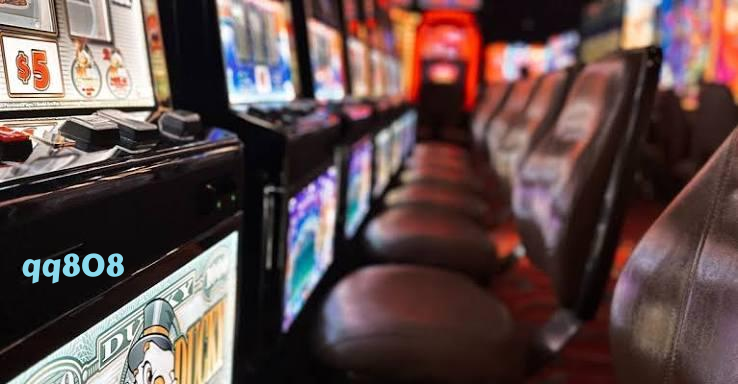 qq808 Live Dealer Tables at Your Fingertips